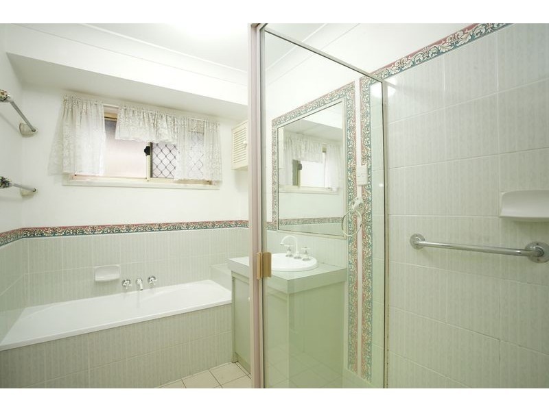 2 Colburn Crt, Boronia Heights QLD 4124