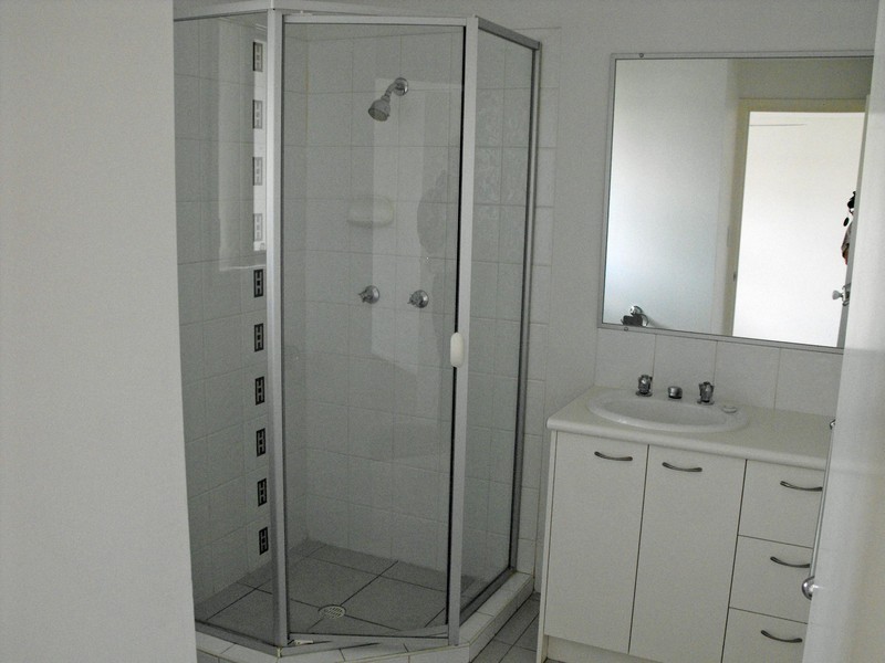 6 – 32 University Drive, Meadowbrook QLD 4131