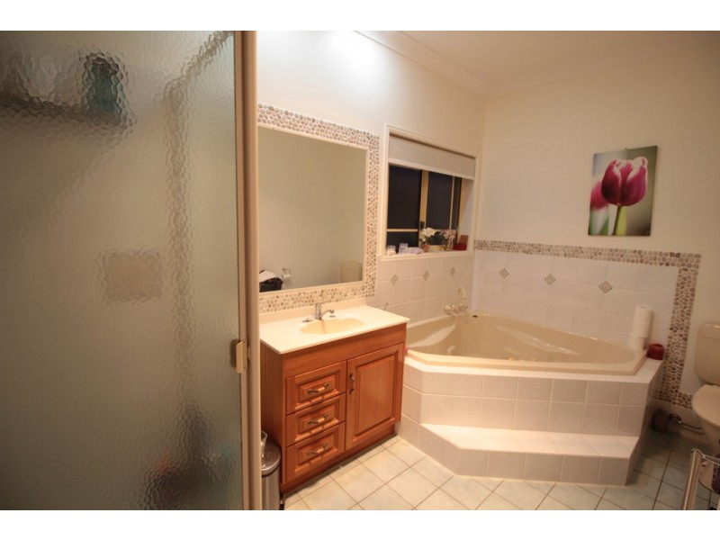 3 SANDRA COURT, Redland Bay QLD 4165