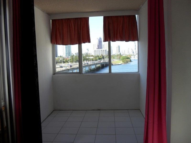 511/2 Barney Street, Southport QLD 4215