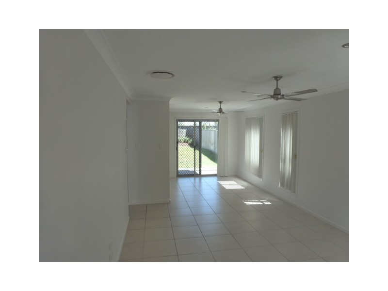 86 carselgrove ave, Fitzgibbon QLD 4018