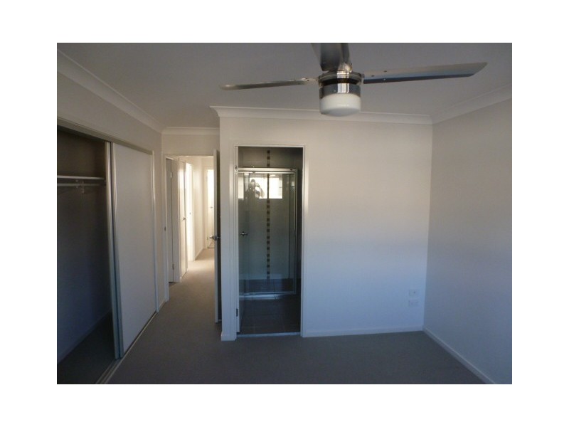 86 carselgrove ave, Fitzgibbon QLD 4018