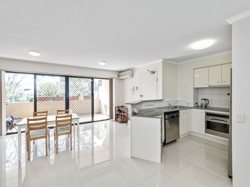 15/55 HARRIES RD, Coorparoo QLD 4151