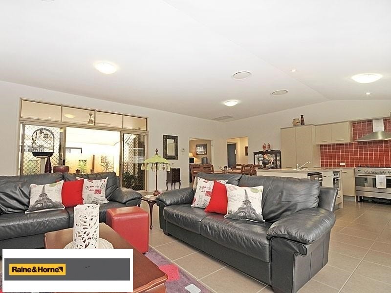 4 PETRIE CRESCENT, Aspley QLD 4034
