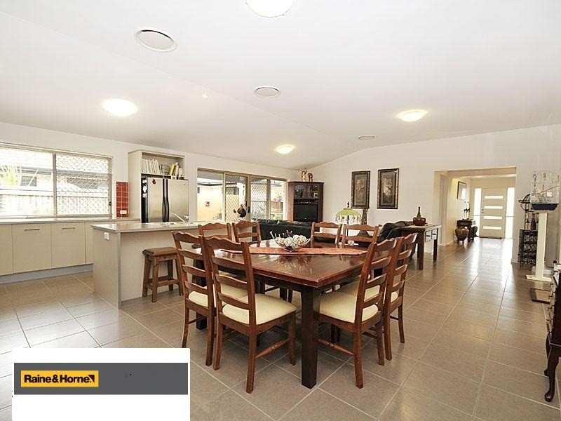 4 PETRIE CRESCENT, Aspley QLD 4034