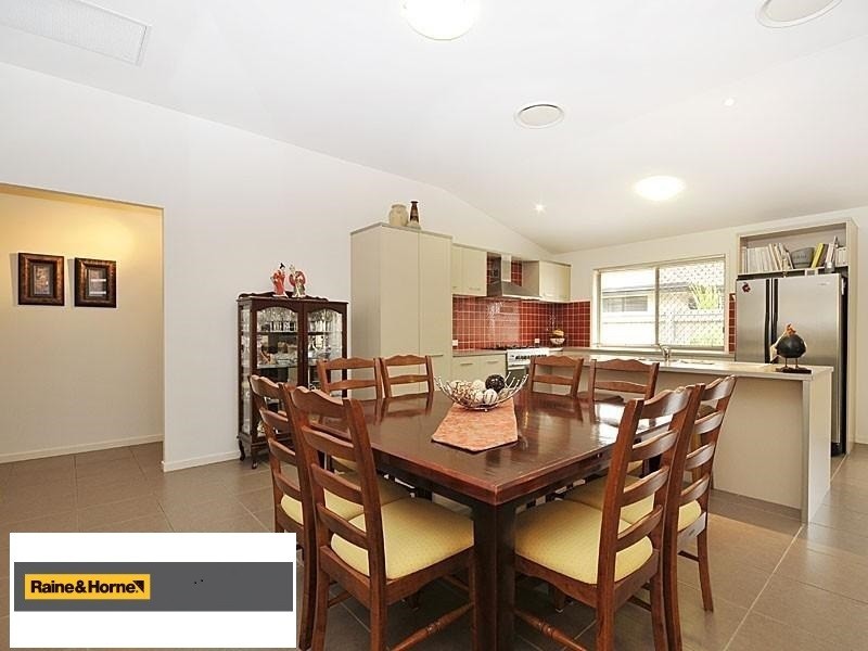 4 PETRIE CRESCENT, Aspley QLD 4034