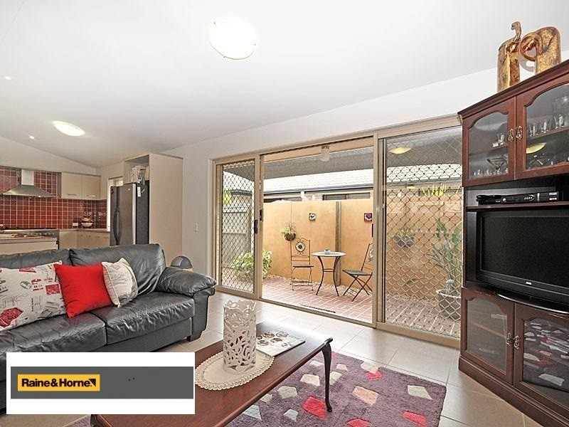 4 PETRIE CRESCENT, Aspley QLD 4034
