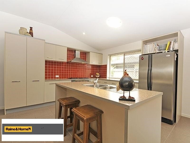 4 PETRIE CRESCENT, Aspley QLD 4034