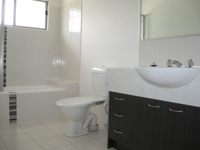 2/15 James Edward Street, Richlands QLD 4077