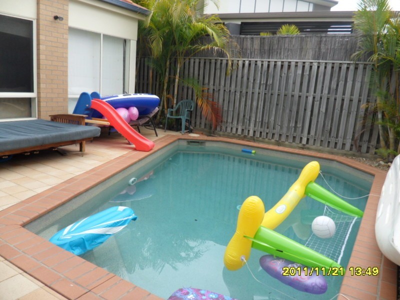 3 Moyenne Crescent, Varsity Lakes QLD 4227