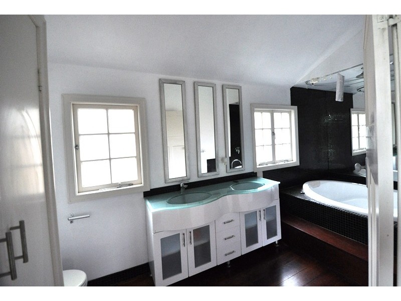 58 Wylie Av, Coorparoo QLD 4151