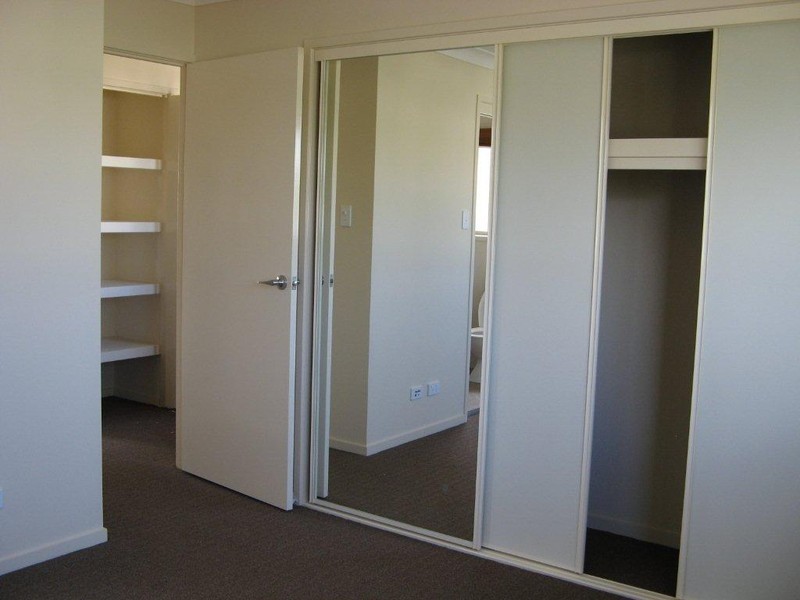 4/582 Manly Road, Wakerley QLD 4154