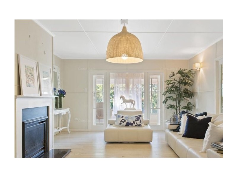 52 BROAD STREET, Labrador QLD 4215