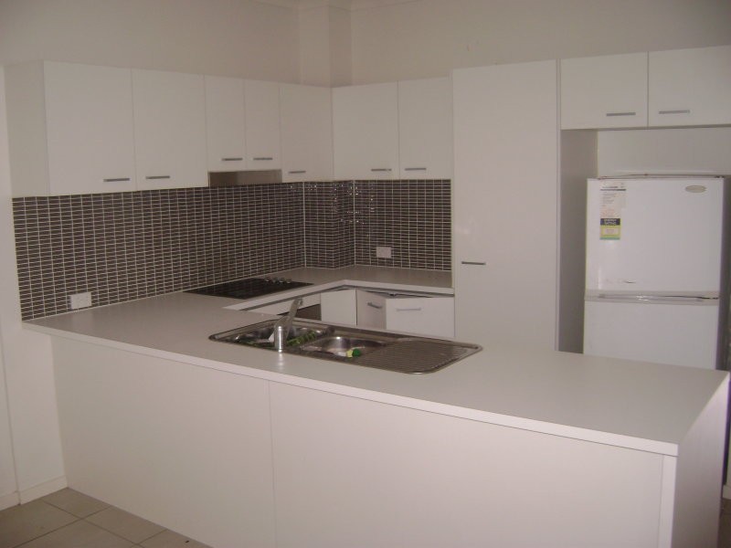 11/2-10 Cascade dr, Underwood QLD 4119