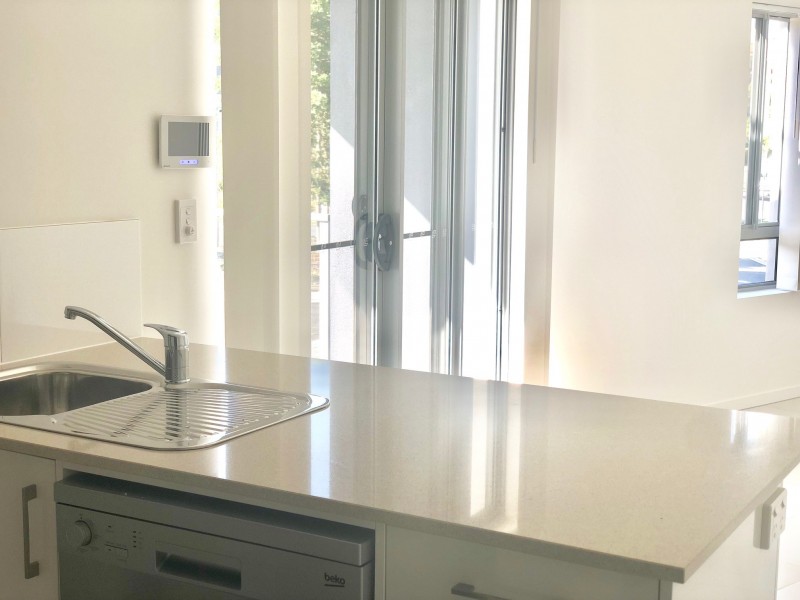 84E The Promenade, Springfield Lakes QLD 4300