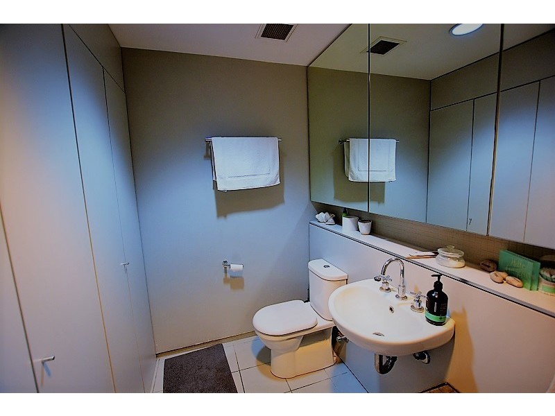 38 Skyring Tce, Teneriffe QLD 4005