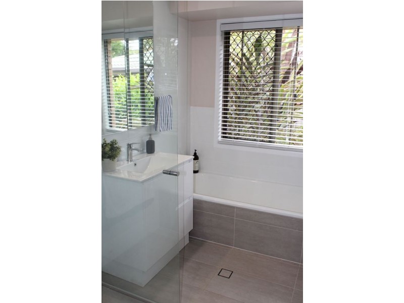 25 Macquarie Drive, Petrie QLD 4502