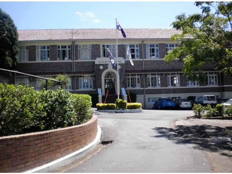 77 Depper Street, St Lucia QLD 4067