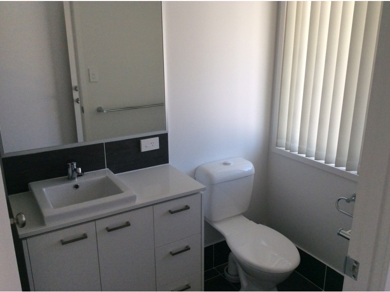 4/10 Bishop Street, Eagleby QLD 4207