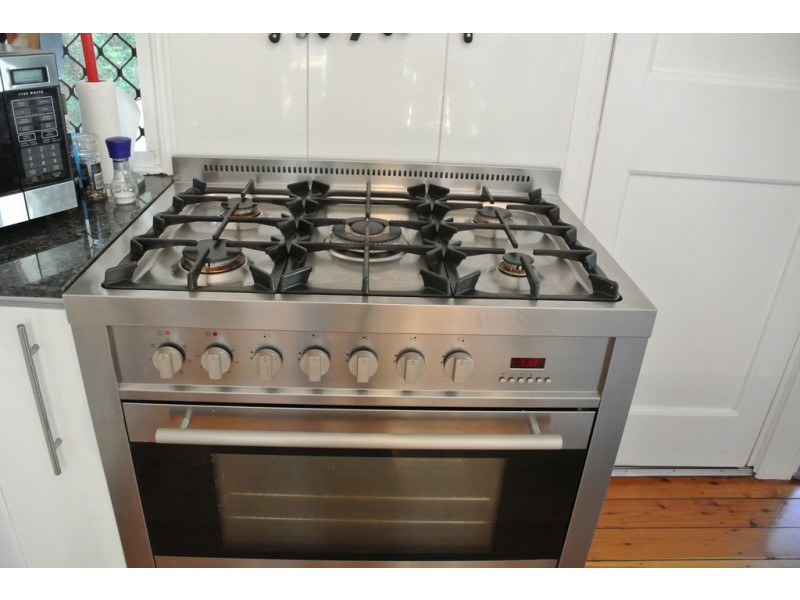 9 Canterbury Street, Mount Gravatt East QLD 4122