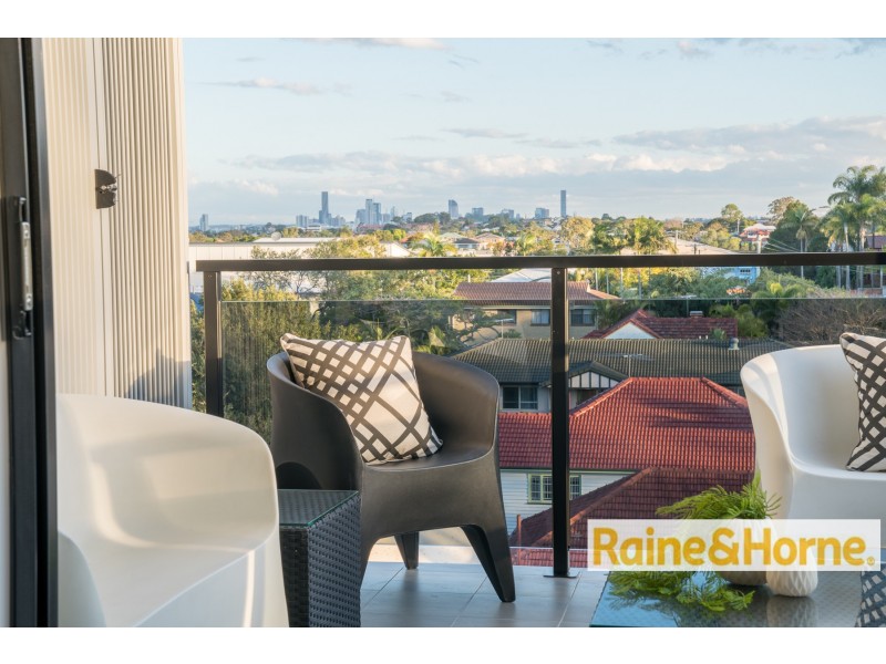 65 Hilltop Ave, Chermside QLD 4032