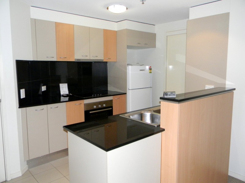 21 CYPRESS AVENUE, Surfers Paradise QLD 4217