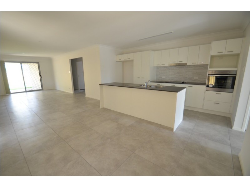 28 Claussen St, Browns Plains QLD 4118