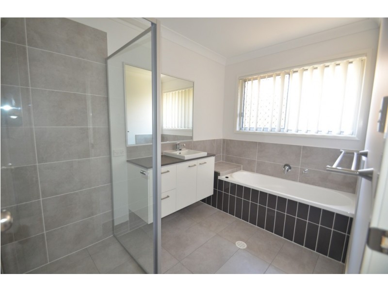 28 Claussen St, Browns Plains QLD 4118