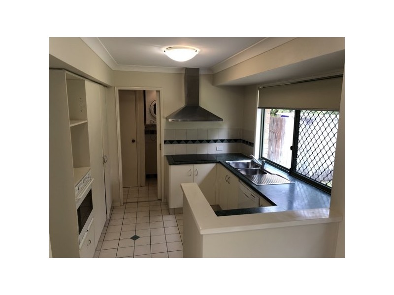 36 18 BATCHWORTH ROAD, Molendinar QLD 4214