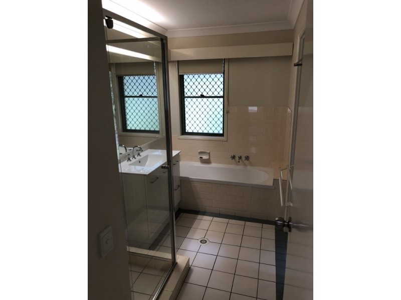 36 18 BATCHWORTH ROAD, Molendinar QLD 4214