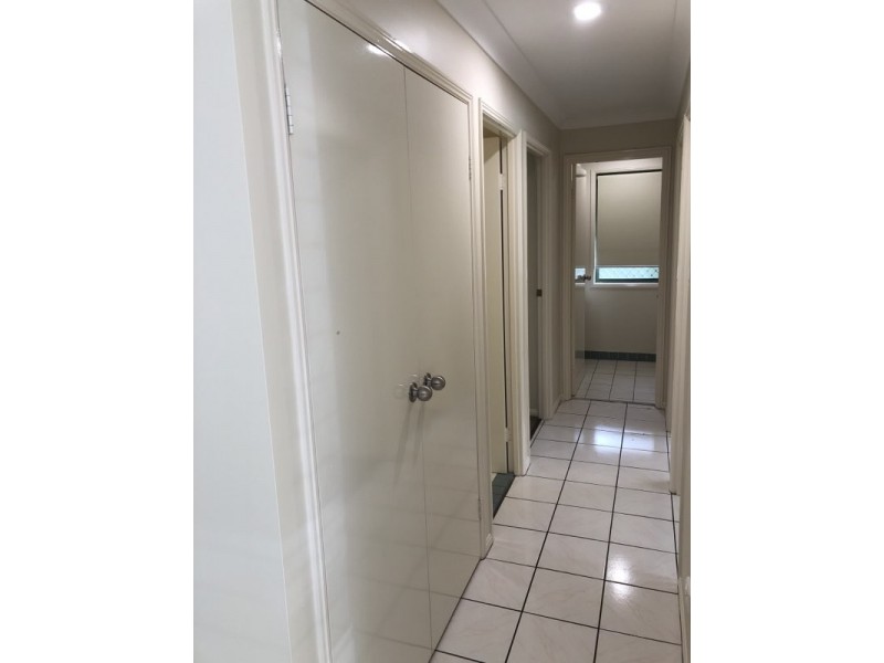 36 18 BATCHWORTH ROAD, Molendinar QLD 4214