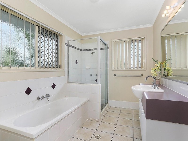 2/21 Tripcony Place, Wakerley QLD 4154