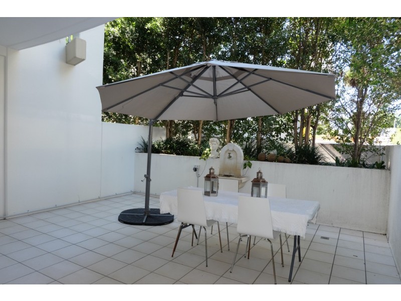 21 CYPRESS AVENUE, Surfers Paradise QLD 4217