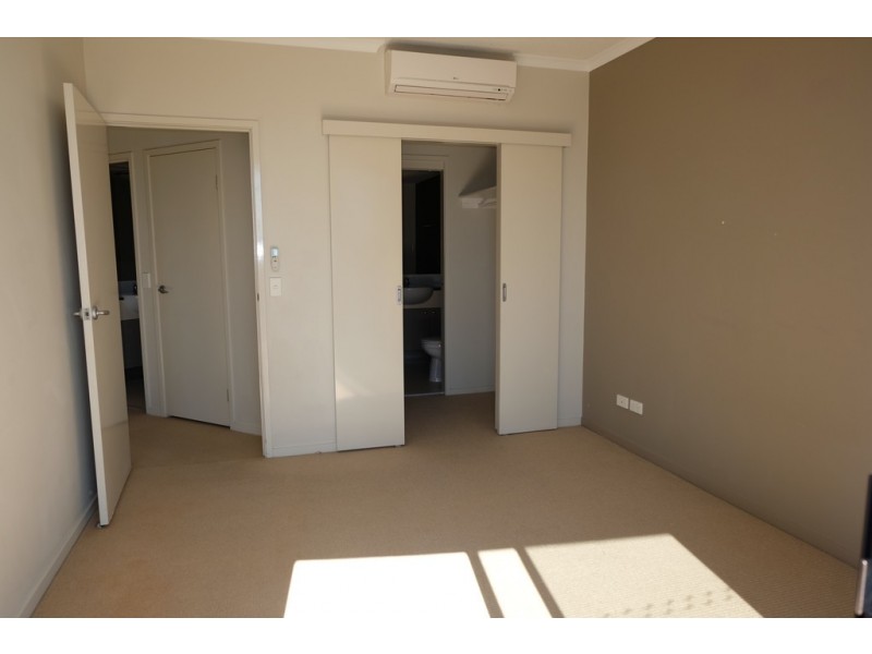 21 CYPRESS AVENUE, Surfers Paradise QLD 4217