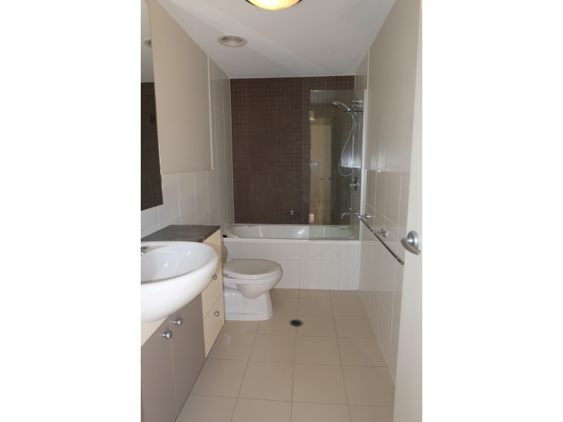 21 CYPRESS AVENUE, Surfers Paradise QLD 4217