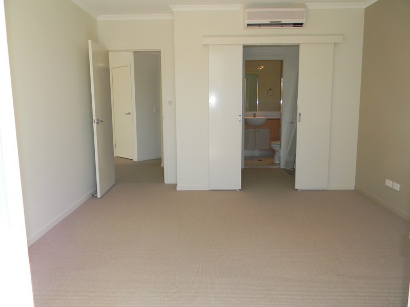 21 CYPRESS AVENUE, Surfers Paradise QLD 4217