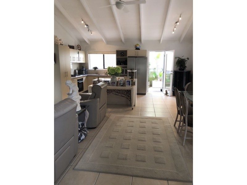 6 LAVINIA STREET, Southport QLD 4215