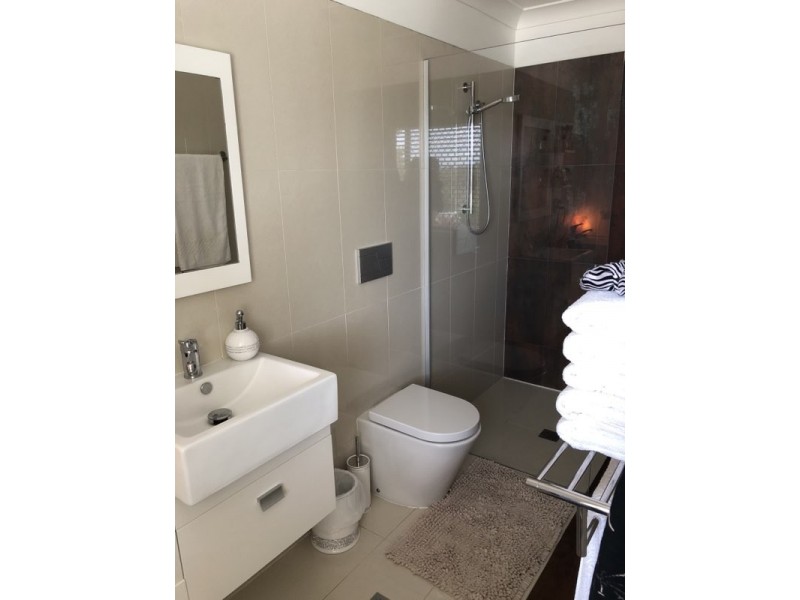 6 LAVINIA STREET, Southport QLD 4215