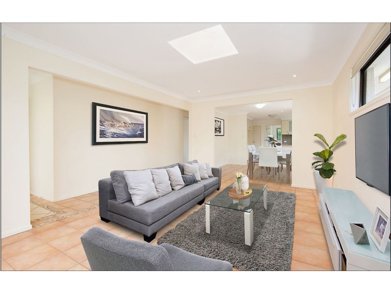 25 Holder St, Wishart QLD 4122