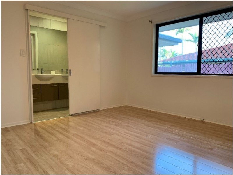 25 Holder St, Wishart QLD 4122