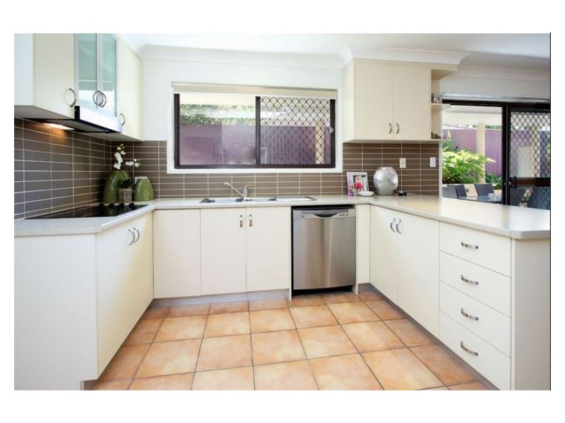 25 Holder St, Wishart QLD 4122