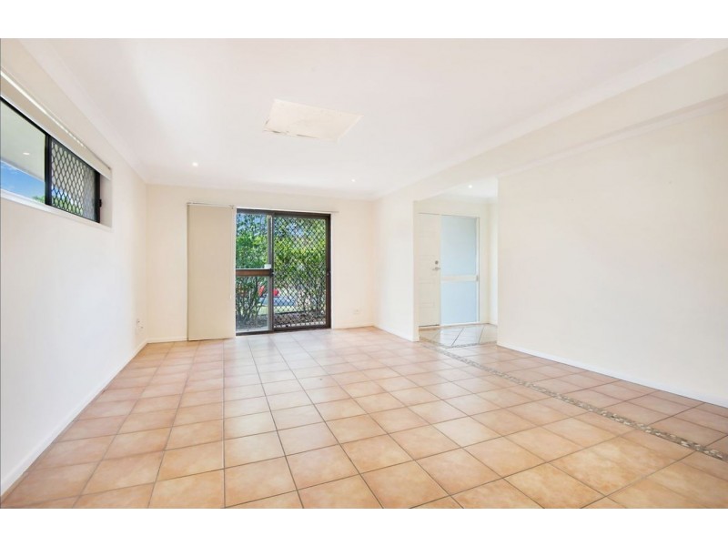 25 Holder St, Wishart QLD 4122