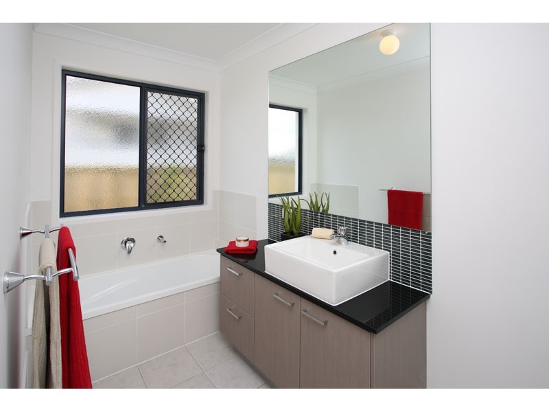 9 Lachlan Drive, Wakerley QLD 4154