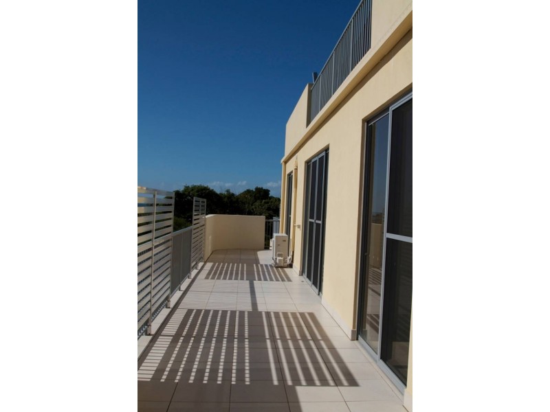16 32 ROCK STREET, Scarborough QLD 4020