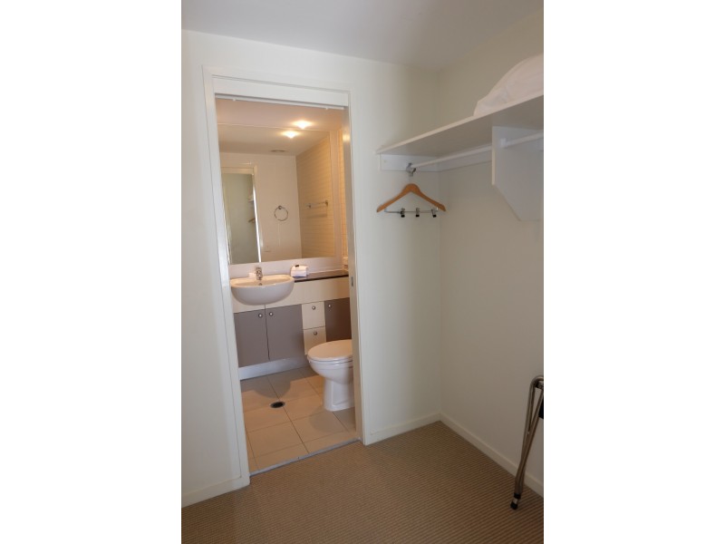 21 CYPRESS AVENUE, Surfers Paradise QLD 4217
