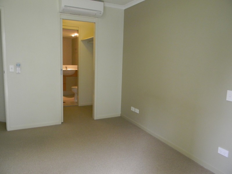 21 CYPRESS AVENUE, Surfers Paradise QLD 4217