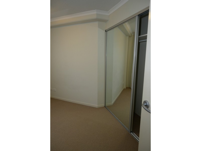 21 CYPRESS AVENUE, Surfers Paradise QLD 4217