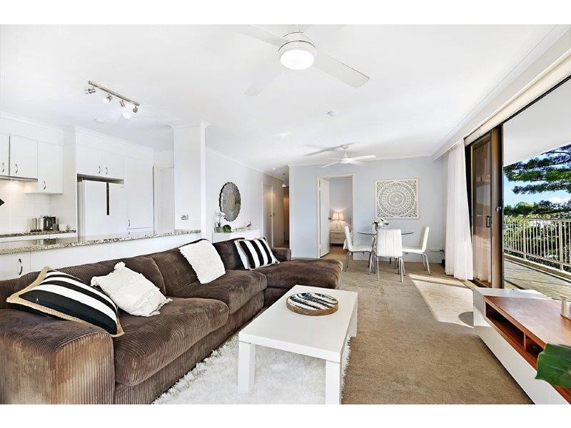 11/22 Armrick Ave, Broadbeach QLD 4218
