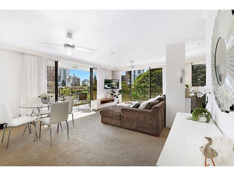 11/22 Armrick Ave, Broadbeach QLD 4218