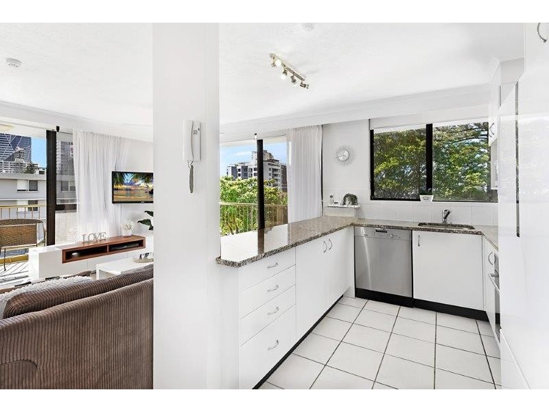 11/22 Armrick Ave, Broadbeach QLD 4218